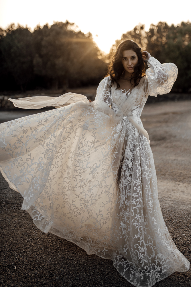 2020 Bohemian Wedding Dresses Deep V Neck Lace Appliques A Line Long Sleeve Wedding Dress Custom Made Boho Backless Bridal Gowns