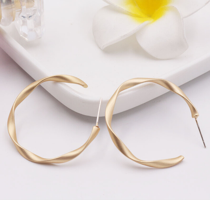 S925 silver needle c ear ring Silver pin dumb everbright gold retro geometric twist matte jewelry earrings
S925 silver needle c ear ring Silver pin dumb everbright gold retro geometric twist matte jewelry earrings