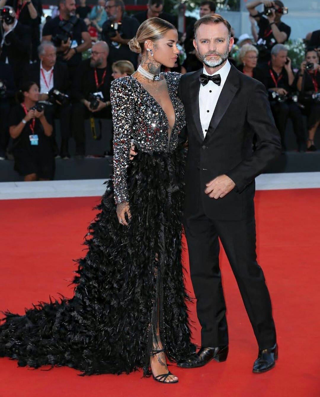 Glitter Evening Dresses Jewel Sheer Long Sleeve Sequins Feather Party Wear Cheap Sweep Train Custom Made Formal Women Gown Hot Sell