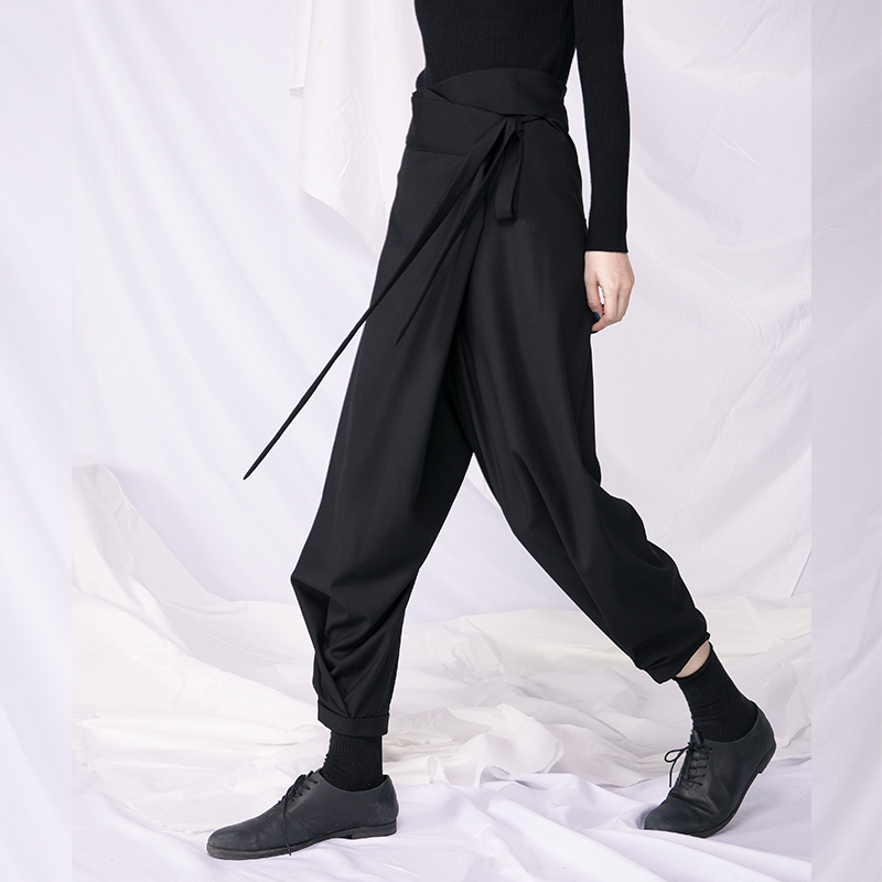 Customized New fashionable men and woman Yamamoto Style Design Sense Bandwidth Loose Casual Pants Irregular Unsymmetrical Pants, Black
Customized New fashionable men and woman Yamamoto Style Design Sense Bandwidth Loose Casual Pants Irregular Unsymmetrical Pants, Black