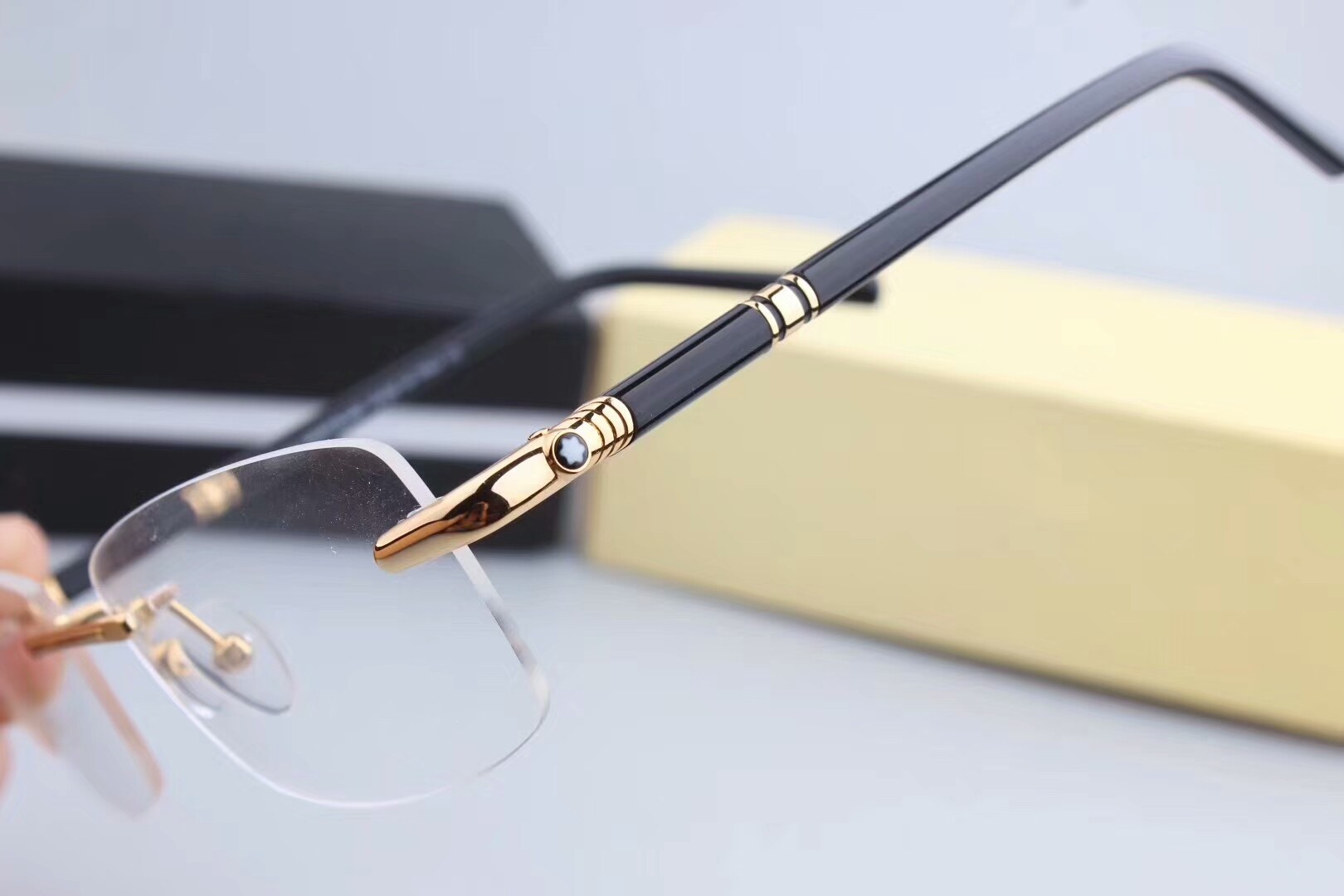 Wholesale-MB476 Spectacle Frame eyeglasses for Men Women Myopia Brand Designer Glasses frame clear lens With Original case
Wholesale-MB476 Spectacle Frame eyeglasses for Men Women Myopia Brand Designer Glasses frame clear lens With Original case