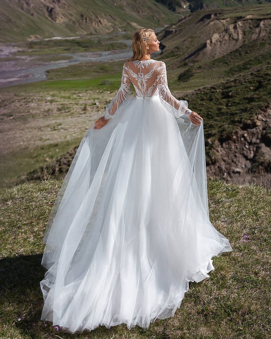 Appliqued Wedding Flawless Dresses Sheer Bateau Neck Long Sleeves Bridal Gowns A Line Sweep Train Tulle Robe De Marie