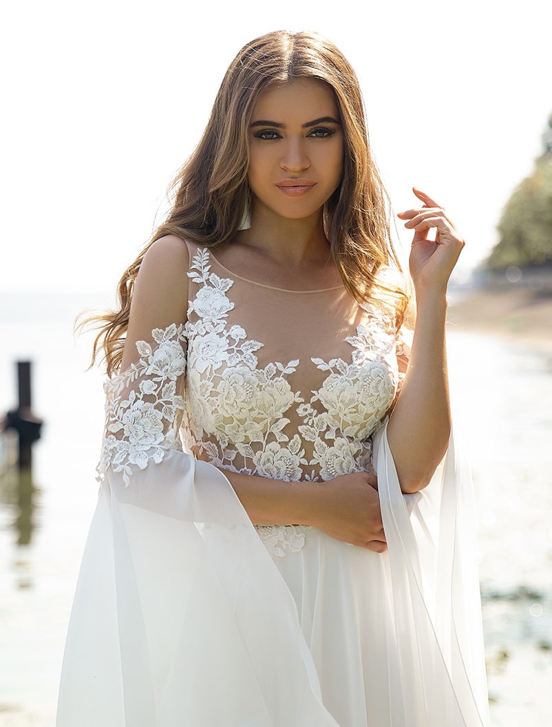 Beach Wedding Dresses Sheer Jewel Neck Lace Appliques Long Sleeve Bridal Gowns Girls Backless Sweep Train Side Split Wedding Dress