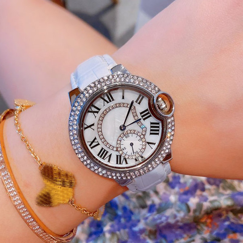 New Top Luxury Womens Designer Quartz Movement 33mm Watches Full Stars Daily Waterproof Fashion Woman Wristwatch Lady Gift Montres de mode, Watch
New Top Luxury Womens Designer Quartz Movement 33mm Watches Full Stars Daily Waterproof Fashion Woman Wristwatch Lady Gift Montres de mode, Watch