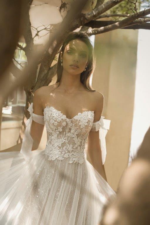 Julie Vino A Line Wedding Dresses Deep Off Shoulder Bling Bling Appliques Sweep Train Bridal Gowns Plus Size Tulle Wedding Dress