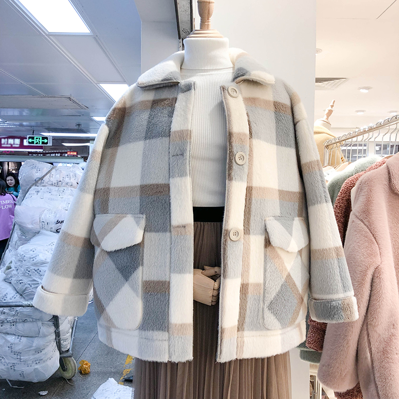 OLN 2019New Style Fashionable Winter Vintage Loose Lapel Fur One Short Coat Thick Pocket Plaid Temperament Women' Overcoat 0100, Khaki
OLN 2019New Style Fashionable Winter Vintage Loose Lapel Fur One Short Coat Thick Pocket Plaid Temperament Women' Overcoat 0100, Khaki