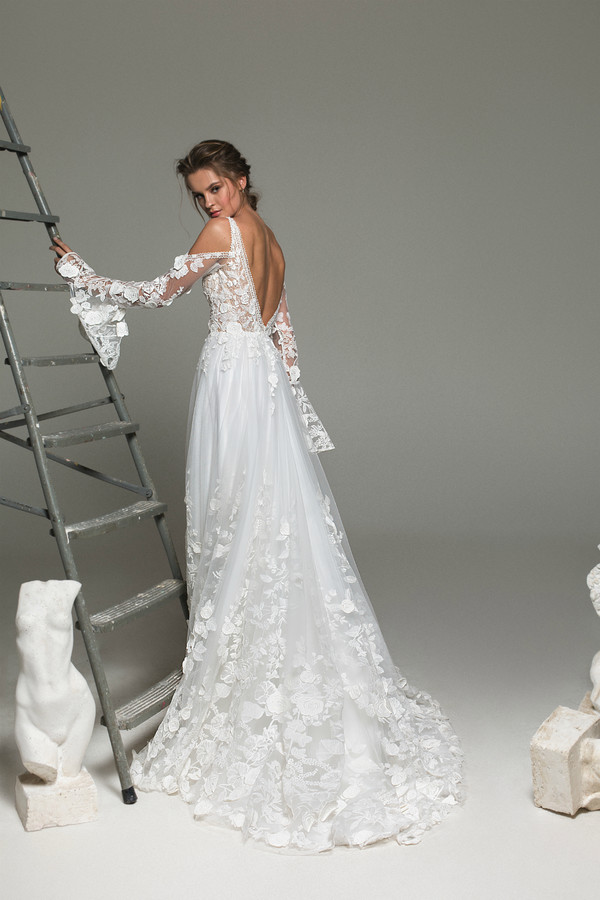 2019 Bohemian Wedding Dresses Lace 3D Floral Appliqued V Neck A Line Boho Wedding Dress Sexy Backless Vestidos De Novia Country Bridal Gowns