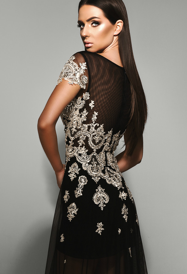 Black Prom Dresses With Gold Appliques Jewel Neck Tulle Cap Sleeves Mermaid Evening Dress With Lining Sweep Train Formal Party Gowns
