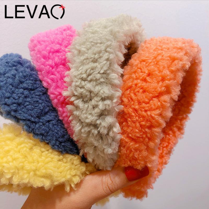 Leveo Teddy Style Thick Headband Hair Bands for Women 2020 Winter Warm Cashmere Hairband Solid Color Wide Hair Hoop Ornament
Leveo Teddy Style Thick Headband Hair Bands for Women 2020 Winter Warm Cashmere Hairband Solid Color Wide Hair Hoop Ornament