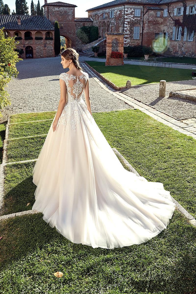 Champagne A Line Wedding Dresses Jewel Neck Cap Sleeves Illusion Lace Appliques With Button Back Long Plus Size Formal Bridal Gowns