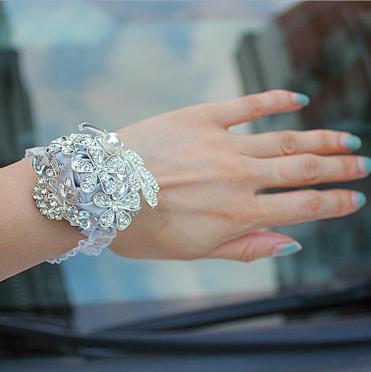 2020 New Luxury Bridal Wedding Wrist Corsage Satin Rose Crystal Wrist Flower Bracelet Party Decoration for Bridesmaid
2020 New Luxury Bridal Wedding Wrist Corsage Satin Rose Crystal Wrist Flower Bracelet Party Decoration for Bridesmaid