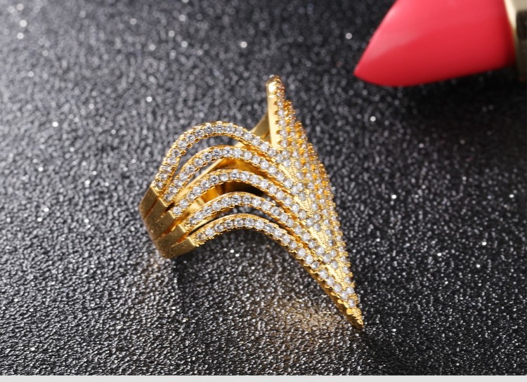 Crown Band Rings 18K Gold Five Layers Personality Character Designer Accessories Luxury For Women Wedding Party Large Plate Ring J