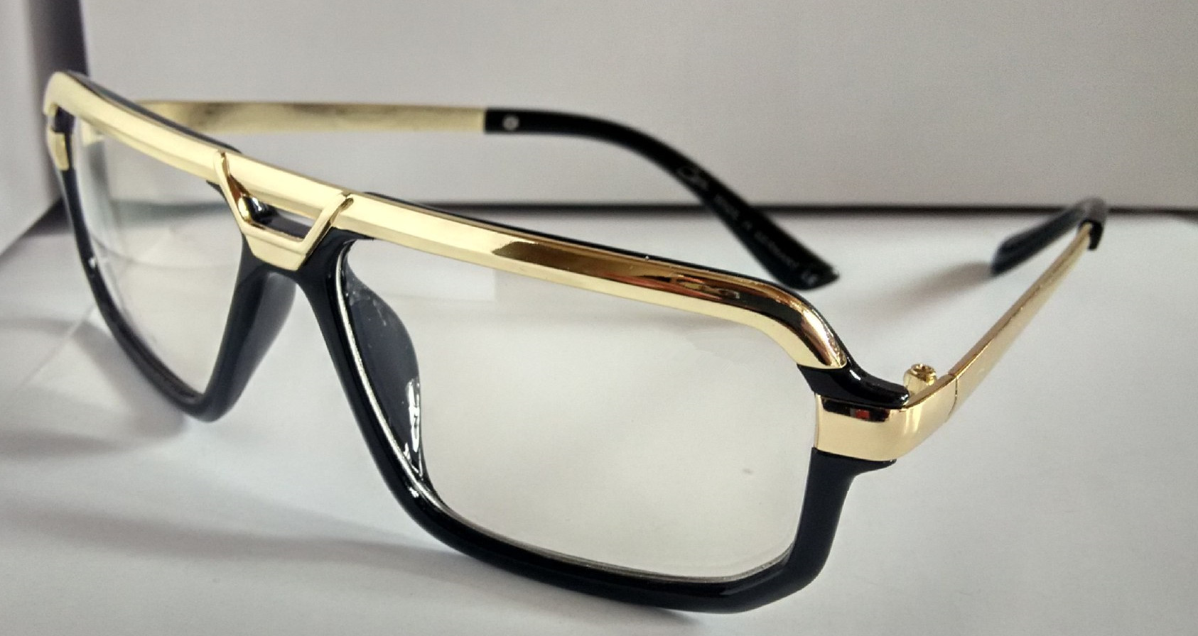 High Quality 4028 Germany Vintage fashion men sunglasses Designer eyewear women sunglasses Clear Frame 4 colors Brown lens 10PCS Fast Ship, White;black
High Quality 4028 Germany Vintage fashion men sunglasses Designer eyewear women sunglasses Clear Frame 4 colors Brown lens 10PCS Fast Ship, White;black