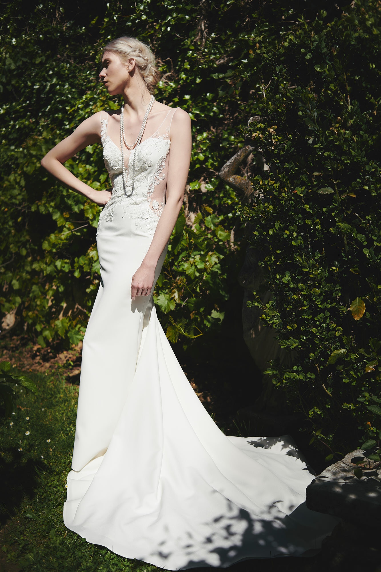 mermaid wedding dresses sheer v neck lace appliques bridal gowns sweep train satin backless wedding dress