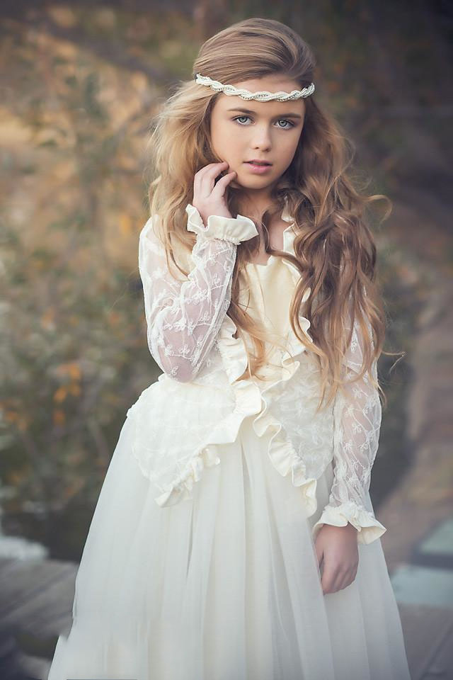 2019 Lovely Boho Flower Girl Dresses For Weddings Jewel Long Sleeve Lace Girl first holy communion dresses