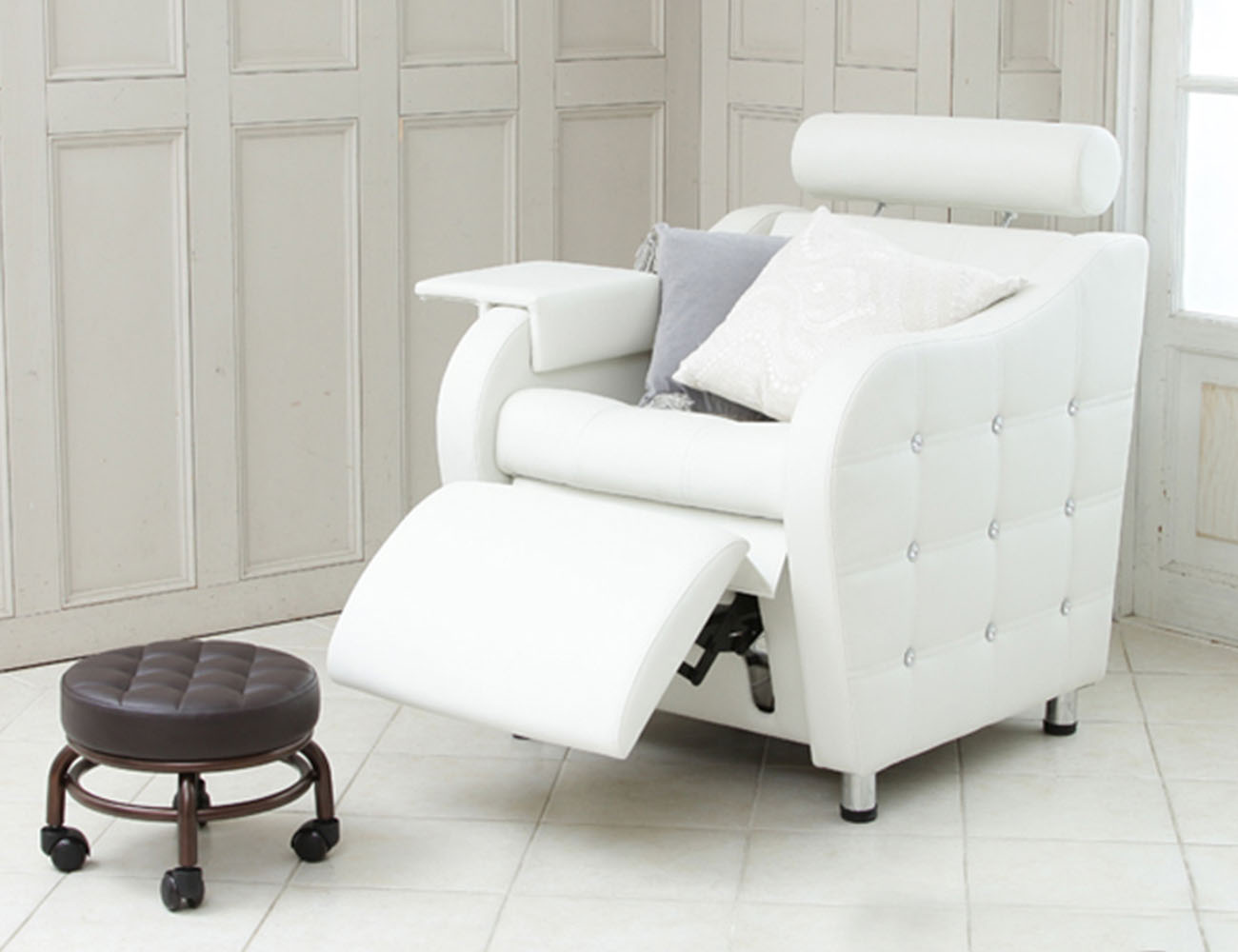 Elitzia Pedicure Foot Stool Beauty Salon SPA Foot Bath Footstool Two Color Optional Thick Support Seat Quality Wheels ET28499