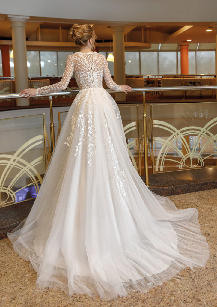 Elegant Lace Long Sleeves Wedding Dresses Sheer Bateau Neck Appliqued Bridal Gowns Sweep Train Tulle A Line robe de mariée