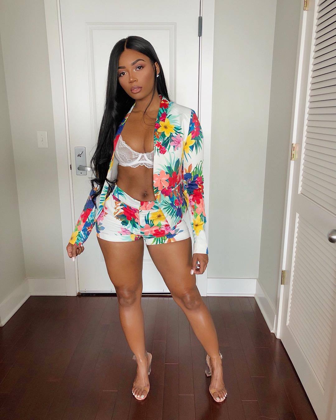 Hot Sale Womens Floral Designer Suits Short Pencil Pants With Coat Patchwork Summer Sexy Short Sets Womens Clothing, White;black
Hot Sale Womens Floral Designer Suits Short Pencil Pants With Coat Patchwork Summer Sexy Short Sets Womens Clothing, White;black