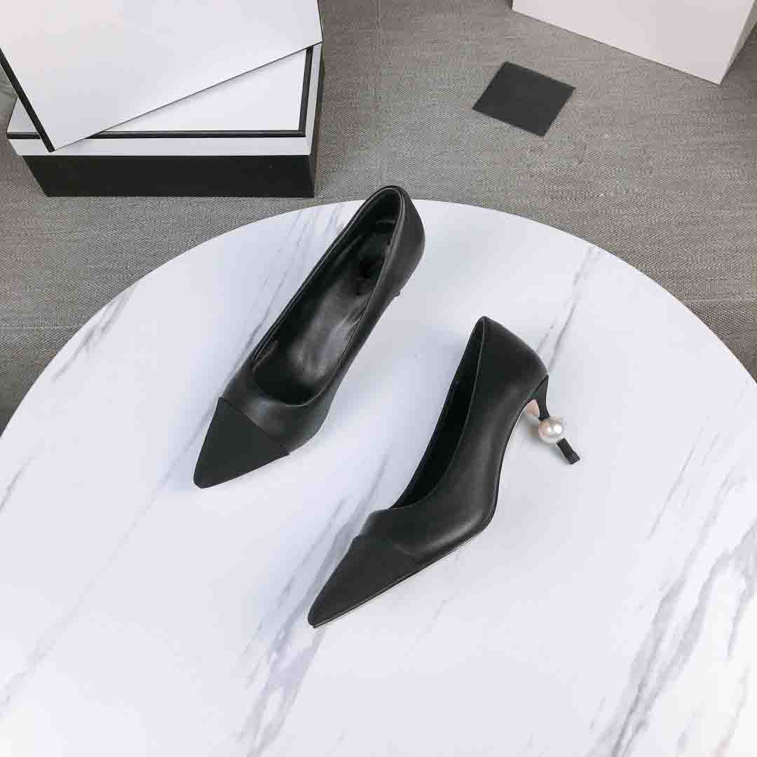The new classic fashion high-heeled shoes of 2020, pearl high-heeled shoes of outdoor traveling women, high-quality hot selling sandals