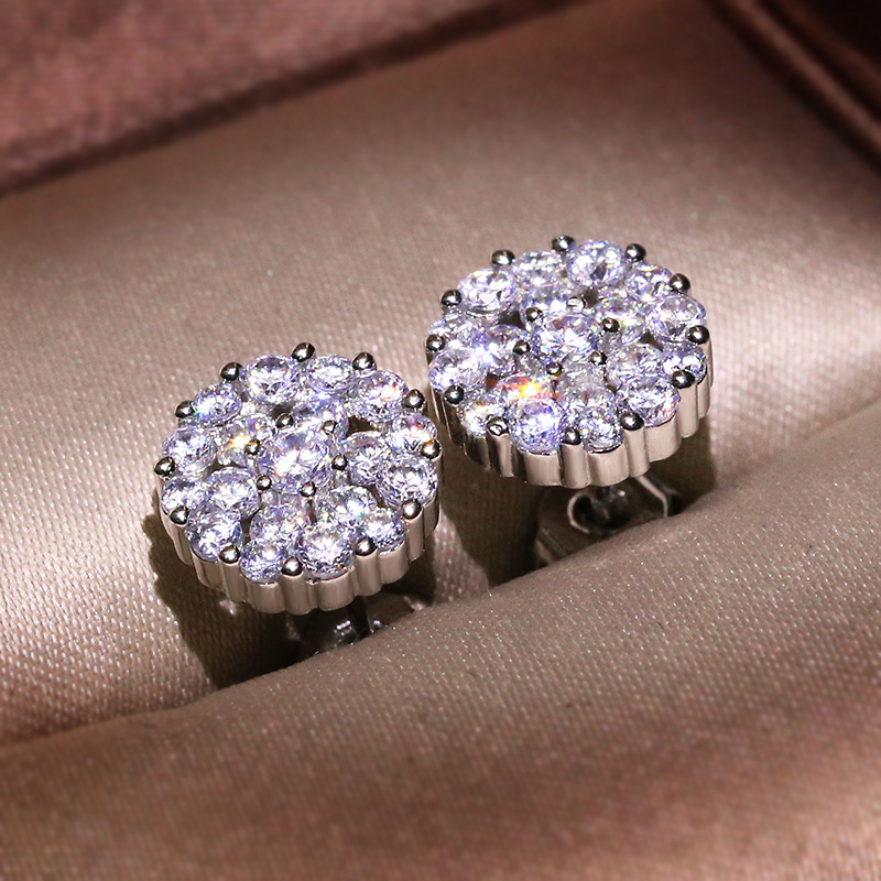 Unisex Men Women Earrings High Quality White Gold Plated Sparky CZ Diamond Earrings Studs for Girls Women Nice Gift, Golden;silver
Unisex Men Women Earrings High Quality White Gold Plated Sparky CZ Diamond Earrings Studs for Girls Women Nice Gift, Golden;silver