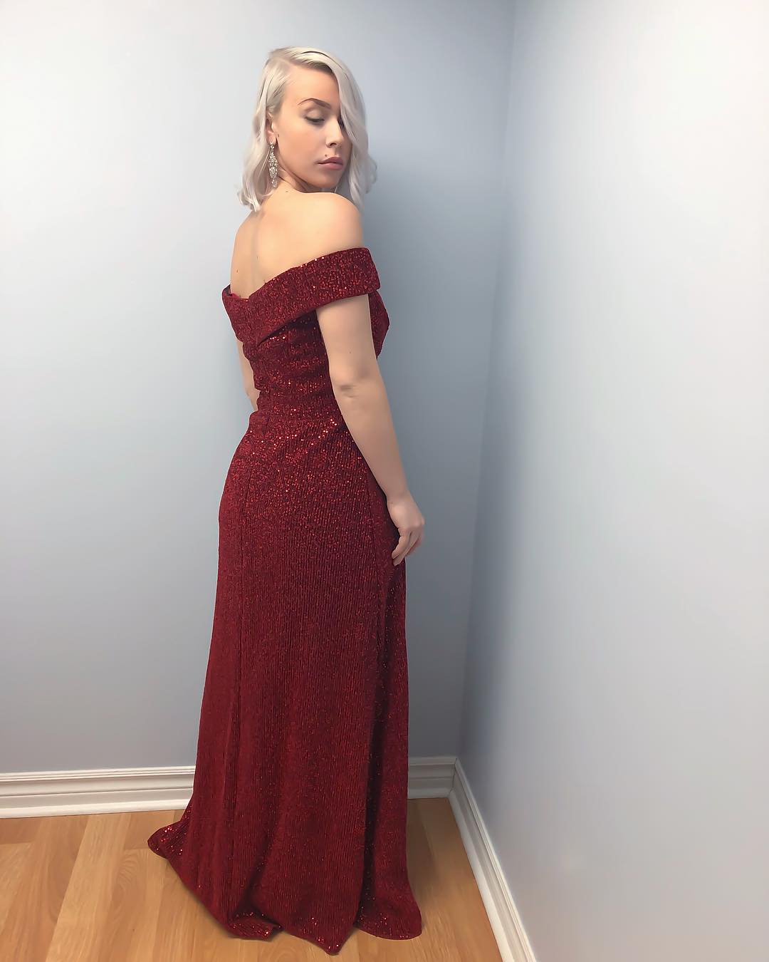 Plus Size Red Customized Mermaid Sleeveless Prom Dresses Off Shoulder Evening Dress Satin Sequins Floor Length Formal Party Bridesmaid Gown 0431