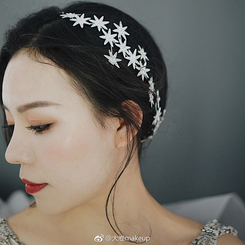 Korean Exceed Immortal Stars Rhinestone Soft Hair Hoop Bride Modeling Marry Headwear Sweet Wedding Dress Full Dress Hair Ornaments
Korean Exceed Immortal Stars Rhinestone Soft Hair Hoop Bride Modeling Marry Headwear Sweet Wedding Dress Full Dress Hair Ornaments