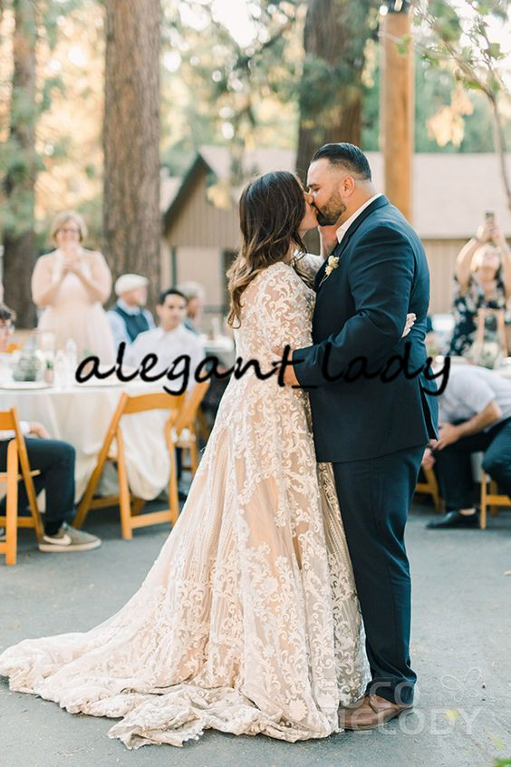 Plus Size Curvy Bride Wedding Dresses 2020 Luxury Lace Applique V-neck Long Sleeve Backless Country Garden Beach Wedding Gown