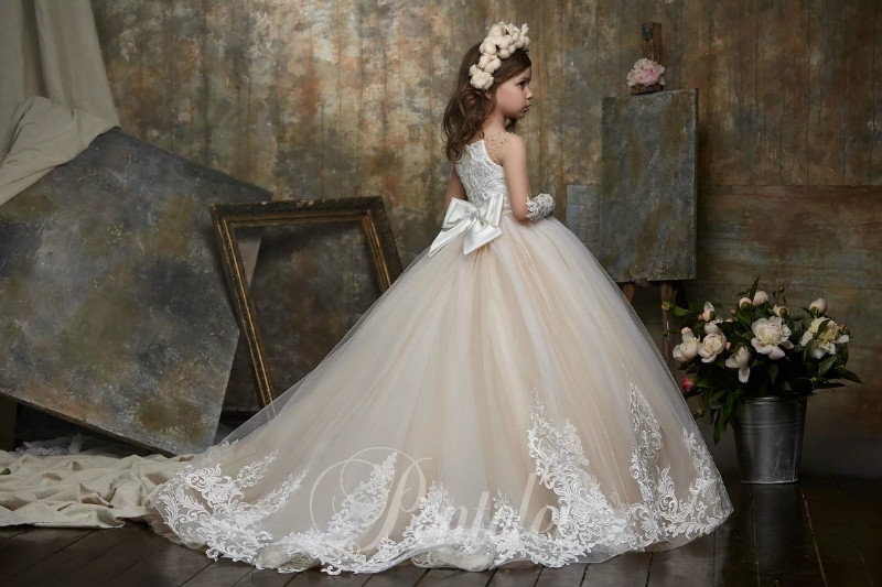 Lovely Ball Gown Flower Girl Dresses Jewel Long Sleeve Lace Applique Crystal Bow Pearls Pageant Dress Floor Length Girl's Birthday Party 0431