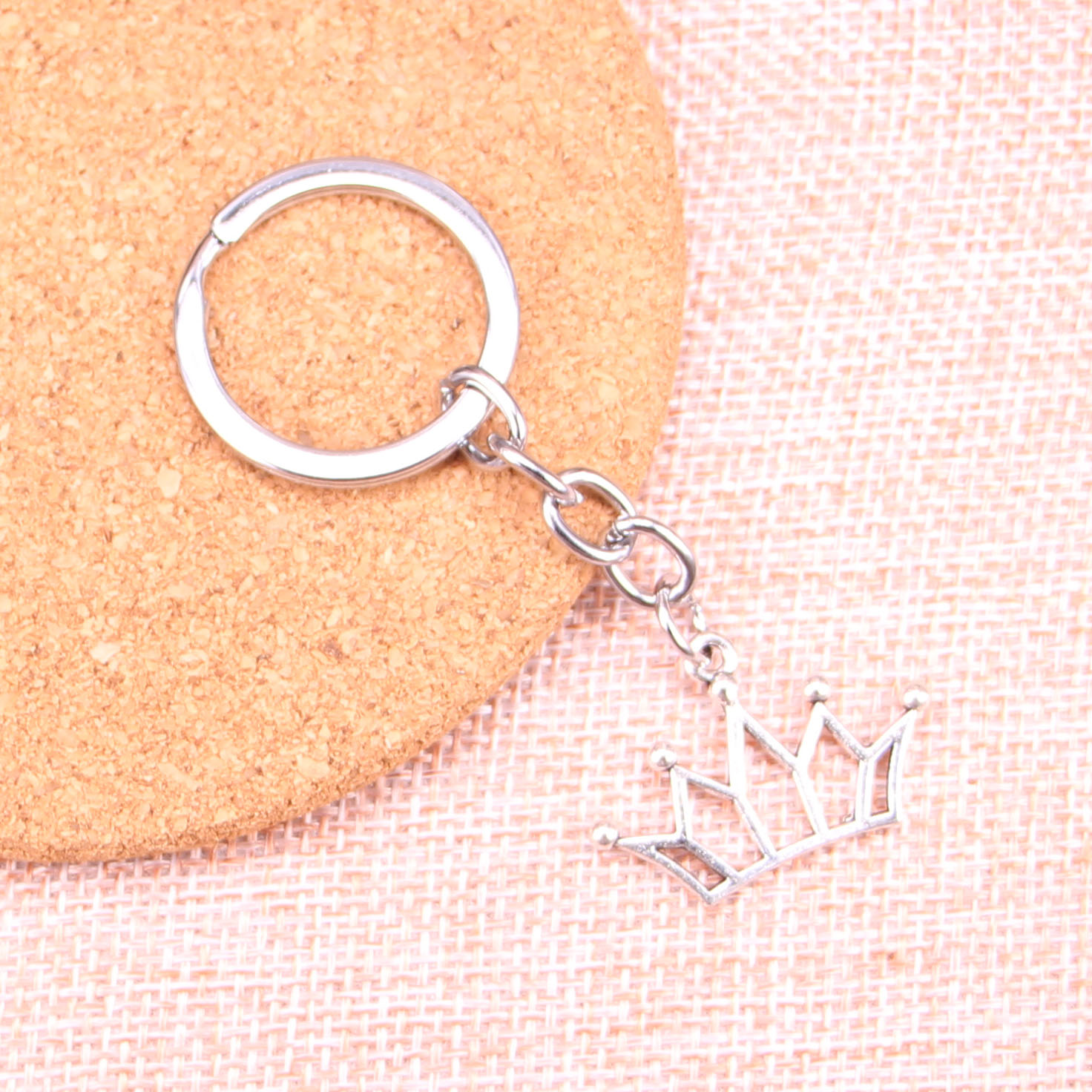 New Keychain 20*30mm hollow crown Pendants DIY Men Car Key Chain Ring Holder Keyring Souvenir Jewelry Gift, Slivery;golden
New Keychain 20*30mm hollow crown Pendants DIY Men Car Key Chain Ring Holder Keyring Souvenir Jewelry Gift, Slivery;golden