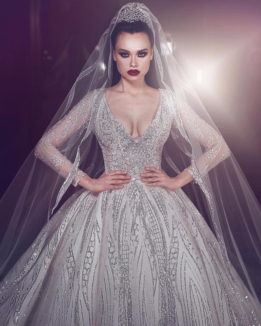 Dress Princess Beading Illusion Long Sleeve Wedding Gowns Sexy Deep V Neck Ball Gown Bridal Dresses es