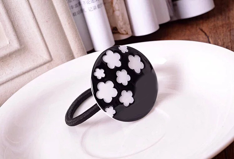 4.5X4.5CM black and white acrylic round rubber bands C hair ring head rope hairpin for ladies favorite headdress Jewelry Accessories party gifts