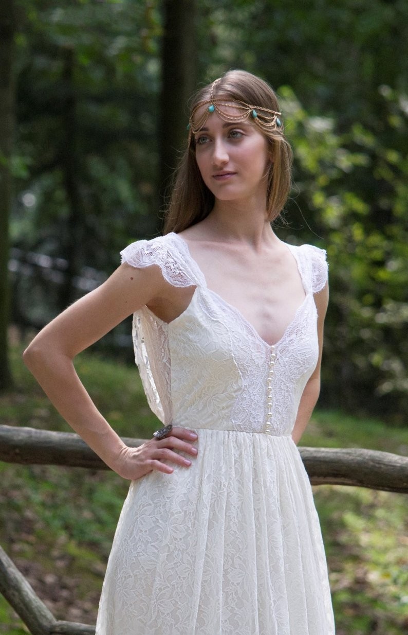 2019 Ivory Bohemian Backless V Neck Beach Bridal Gowns Boho Delicate Lace Wedding Dresses Vestido De Noiva 0510
