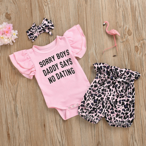 Baby Designer Clothing Sets Rompers New Born Baby Brand Letter Print Ropmers + Leopard Shorts + Hair Accessoires Kids Thress Pieces Set New, Pink
Baby Designer Clothing Sets Rompers New Born Baby Brand Letter Print Ropmers + Leopard Shorts + Hair Accessoires Kids Thress Pieces Set New, Pink