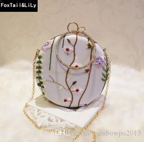 Factory direct selling female bag small and fresh embroidery dinner hand bag fashion embroidery silk women banquet personality round handbag, Rice white
Factory direct selling female bag small and fresh embroidery dinner hand bag fashion embroidery silk women banquet personality round handbag, Rice white