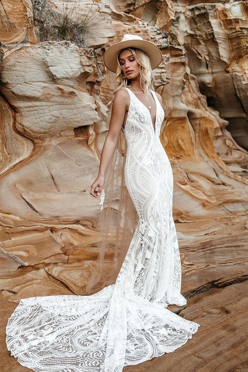 2020 Mermaid Wedding Dresses Deep V Neck Sexy Backless Lace Appliqued Country Wedding Dress Custom Made Sweep Train Beach Bridal Gowns