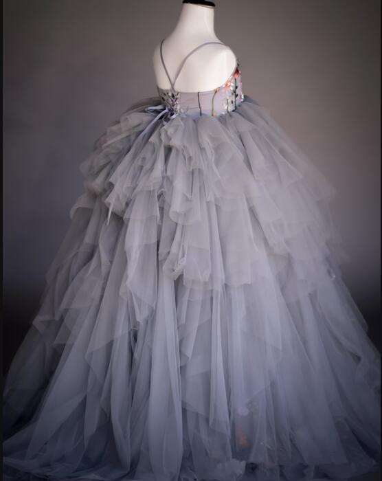 Embroidery Flower Girls Dress 2020 Luxury Girls Pageant Dress V Neck Fluffy TuTu First Communion Dresses Lovely Girls Birthday Dres