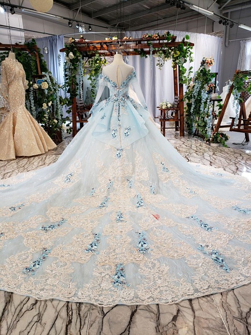 Luxury Arabic Wedding Dresses Jewel Neck Lace Appliques Tassel Beading Country Wedding Bridal Gowns Long Sleeve Vestidos De Novia
