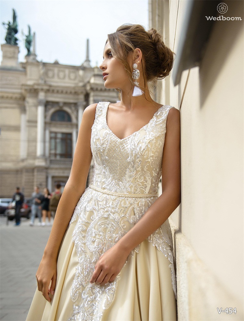 2020 A-line Evening Dresses Satin Appliqued Lace Sequins V-neck Sleeveless Custom Made Prom Dress Sweep Train Ruched Long Party Gown