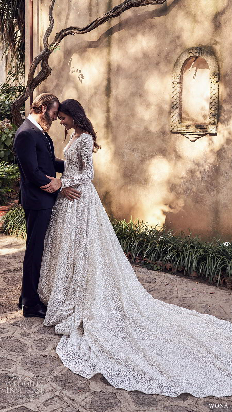 Spring Lace Wedding Dresses V Neck Flower Appliques Long Sleeve Backless Sweep Train Bridal Gowns robes de mariée