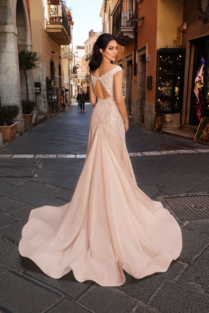 2019 Innocentia Mermaid Wedding Dresses Sheer Scoop Neck Sequined Thigh High Slits Champagne Bridal Gowns Hollow Back Vintage Wedding Dress