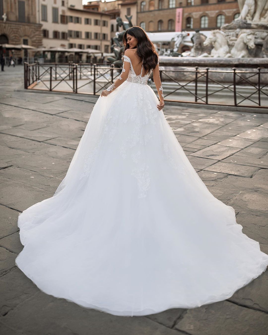 Backless Fabulous Lace Wedding Dresses Sheer Off The Shoulder Long Sleeves Bridal Gowns Appliqued A Line Sweep Train Robe De Marie