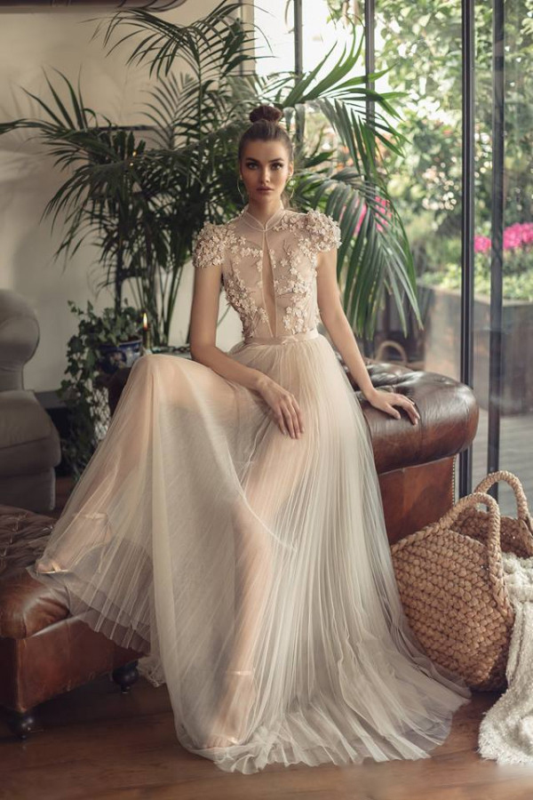 tulle wedding dresses v neck cap sleeves lace bridal gowns princess beach appliqued wedding dress cheap