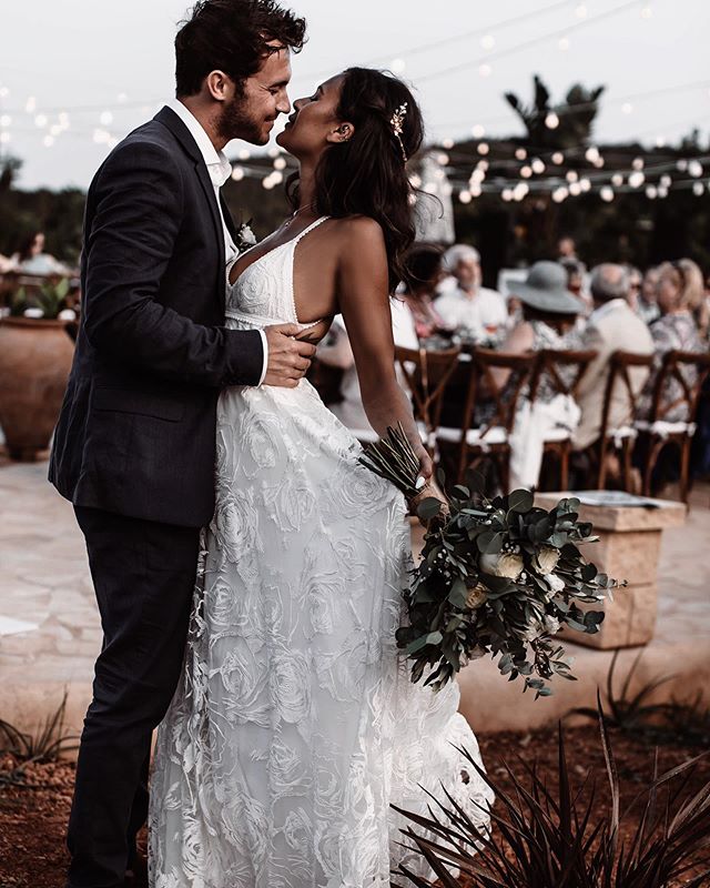 Split Bohemian Latest Dresses V Neck Lace Appliqued Bridal Gowns Country Boho Style Beach Wedding Dress