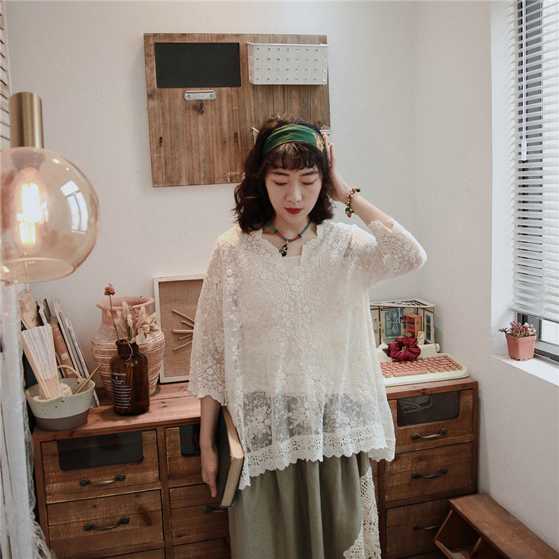 2020 summer new V-neck wild casual exquisite Lolita loose lace shirt top women, Beige
2020 summer new V-neck wild casual exquisite Lolita loose lace shirt top women, Beige