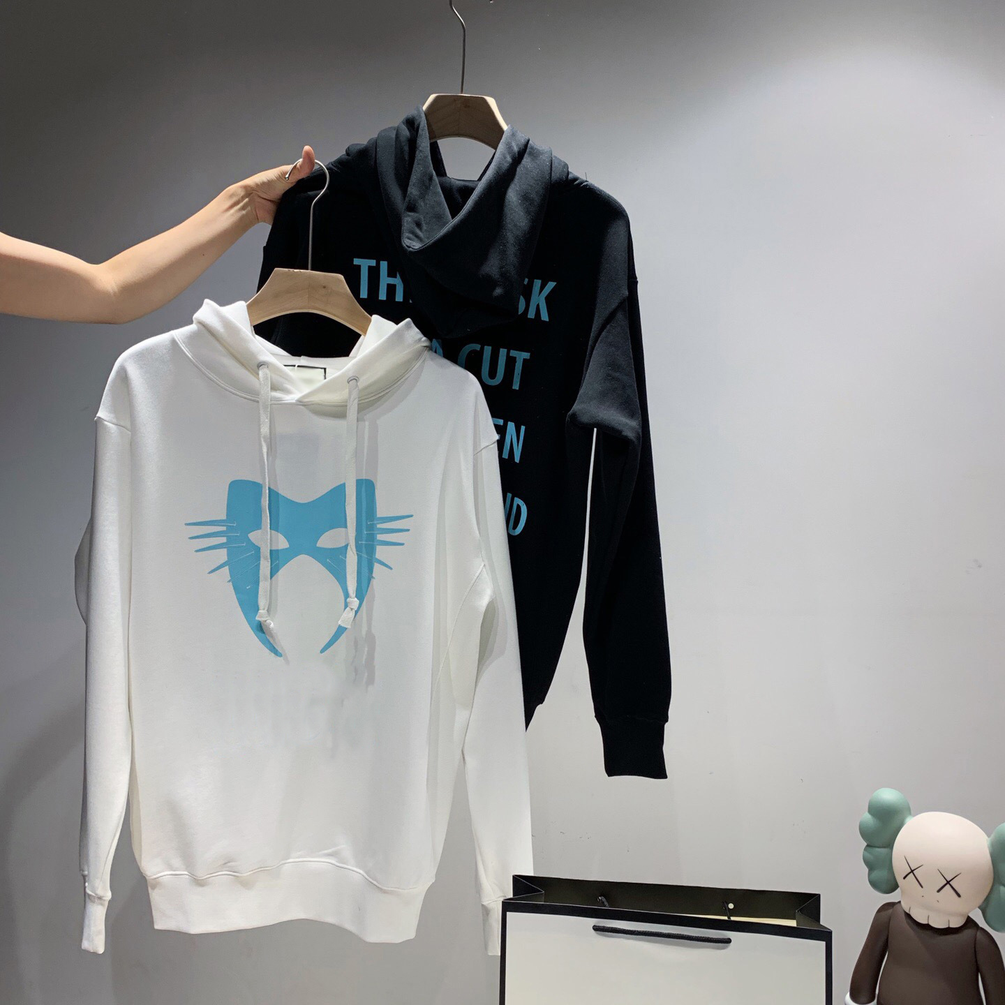 Luxury Hoodie Sweatshirts Men Women Mask Designer Hoodie Hip Hop Black White Mens Designer Hoodies Size M-XXL
Luxury Hoodie Sweatshirts Men Women Mask Designer Hoodie Hip Hop Black White Mens Designer Hoodies Size M-XXL
