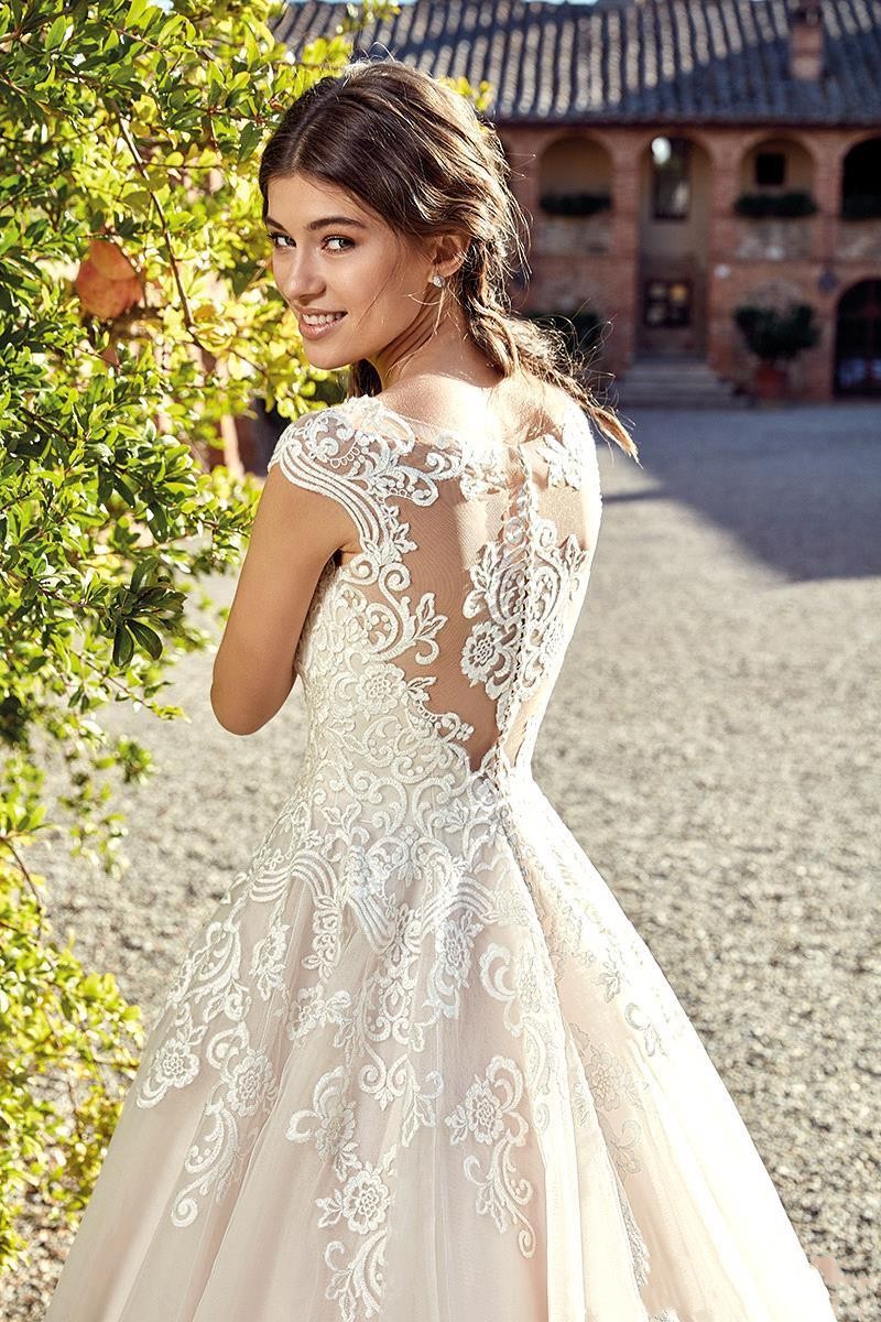 Champagne A Line Wedding Dresses Jewel Neck Cap Sleeves Illusion Lace Appliques With Button Back Long Plus Size Formal Bridal Gowns