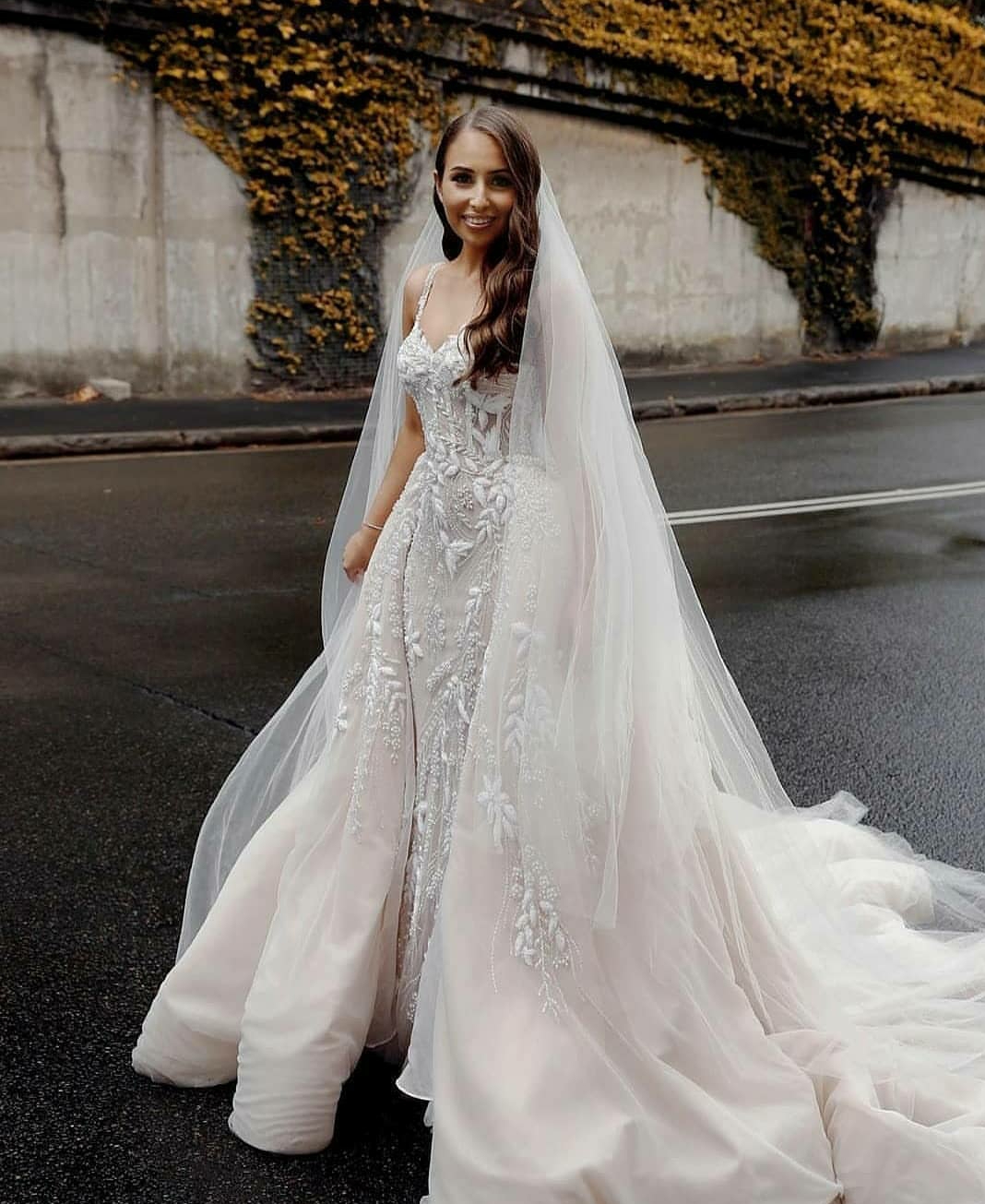 2020 Spaghetti Mermaid Wedding Dresses with Detachable Train Lace Appliques Fish Bone Top robes de mariée Backless Sexy Bridal Wedding Gowns