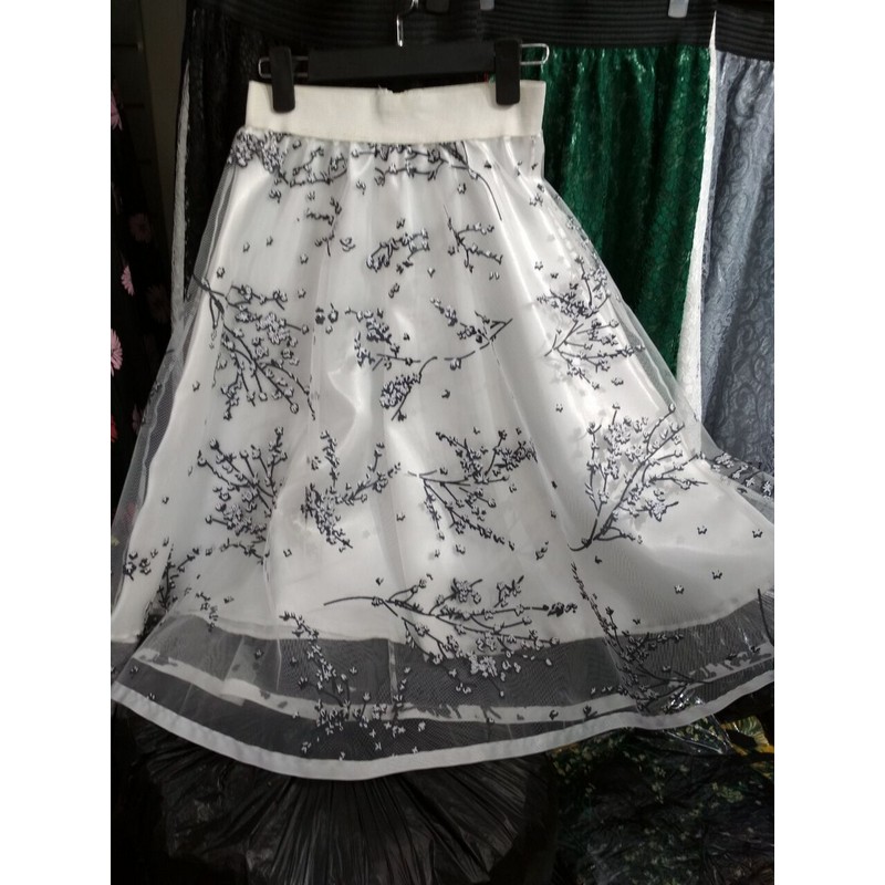 Women Casual Vintage Fashion European Style Fashion Floral Embroidery Elegant A-line Organza Tulle Skirt Black Red Green Drop Ship