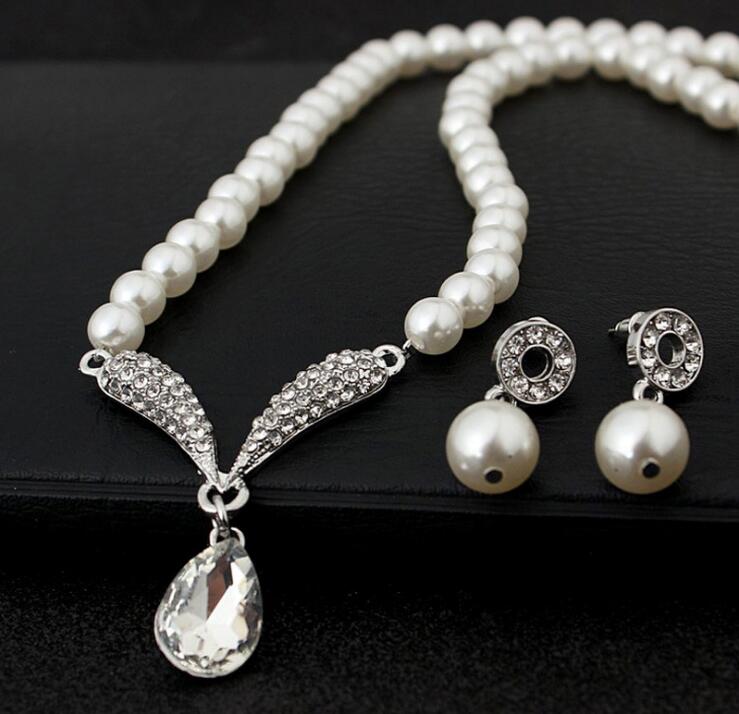 Wedding Bridal Jewelry Crystal and diamond-encrusted jewelry set Necklace Earrings Set Bridal Jewelry Sets for Wedding decorations