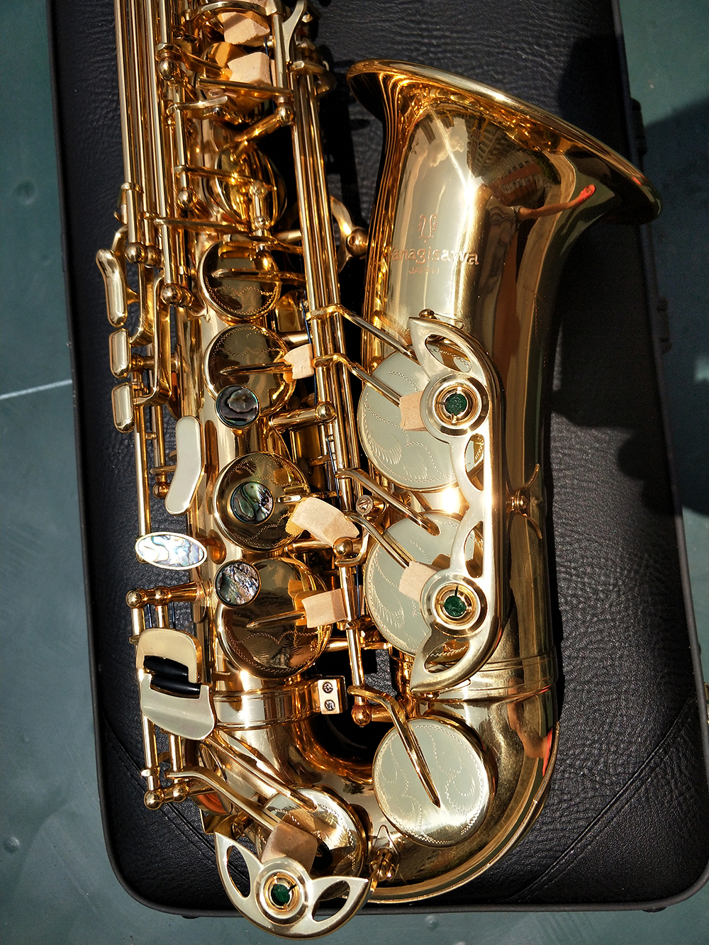 Real shot professional Yanagisawa A-992 A-WO20 Alto Saxophone Electrophoresis gold Abalone buckle key alto sax with accessories can Free OEM
Real shot professional Yanagisawa A-992 A-WO20 Alto Saxophone Electrophoresis gold Abalone buckle key alto sax with accessories can Free OEM